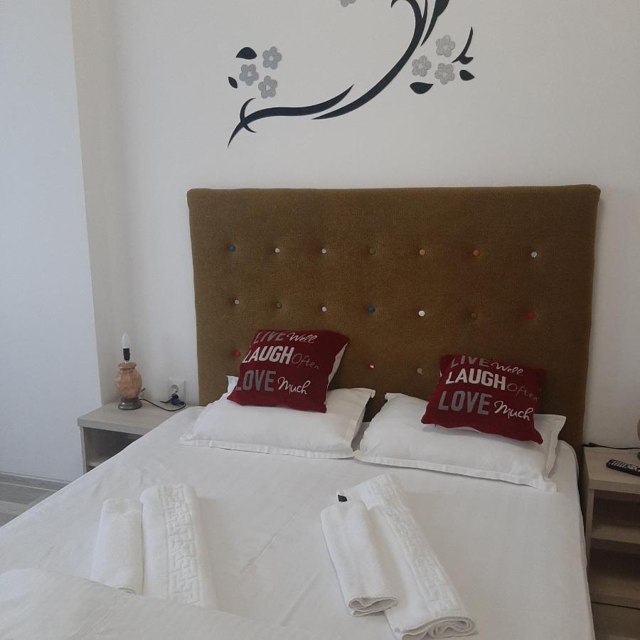 Summerland Sea View Apartment Mamaia