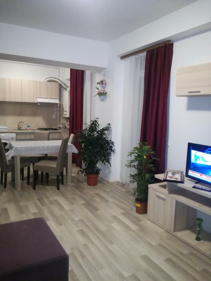 Summerland Sea View Apartment Mamaia