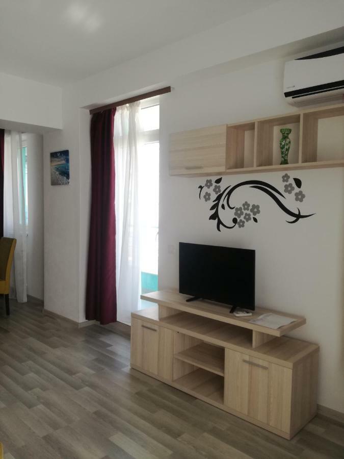 Summerland Sea View Apartment