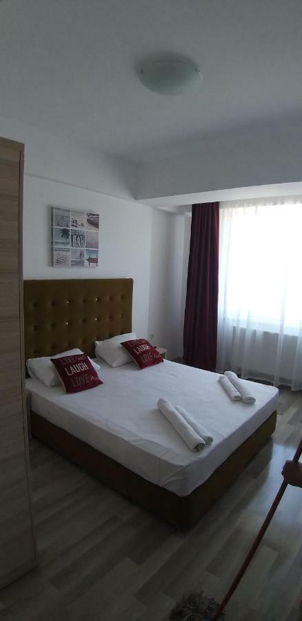 Summerland Sea View Apartment Mamaia